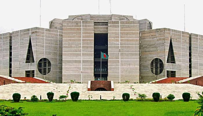 মন্ত্রিসভায় থাকতে পারেন যাঁরা